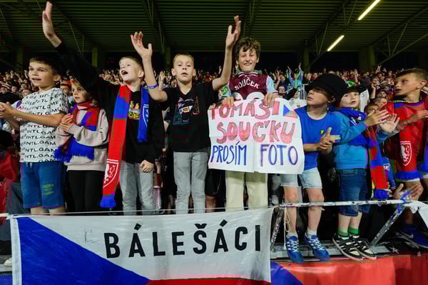 世界杯FIFA体育新闻：捷克青年球迷