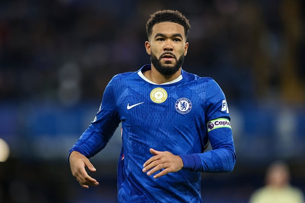 世界杯FIFA体育新闻：里斯·詹姆斯是切尔西队的绝对主力。/ Robin Jones/Getty Images