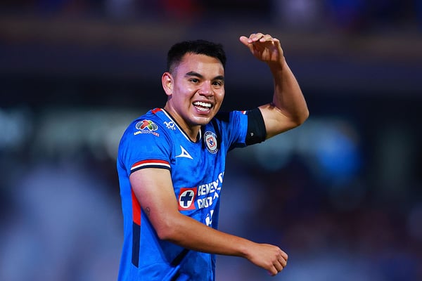 世界杯FIFA体育新闻:卡洛斯·罗德里格斯展现了他为何能成长为墨西哥足球甲级联赛(Liga MX)最优秀的中场球员之一。/ Manuel Velasquez/Getty Images