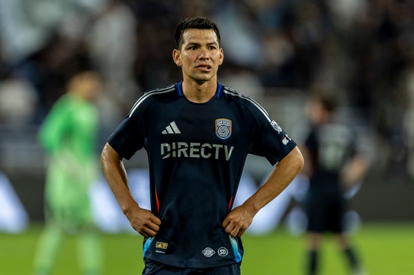 世界杯FIFA体育新闻：希尔文·洛萨诺的场外问题可能会造成毁灭性后果。/ Tony Ding/Icon Sportswire/Getty Images