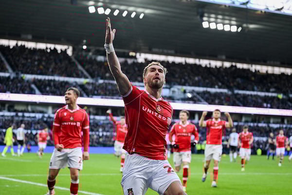 世界杯FIFA体育新闻：雷克瑟姆需要跻身前六才能保留晋级英超的希望。/ Jon Hobley/MI News/NurPhoto/Getty Images