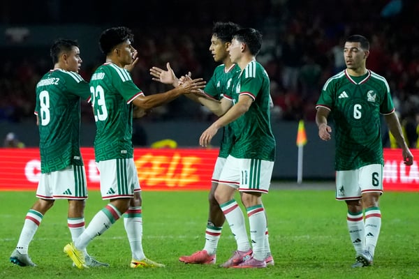 世界杯FIFA体育新闻:墨西哥足球甲级联赛(Liga MX)球员将于5月初向墨西哥国家队报到,参加世界杯集训。/ Arnufo Franco/AFP/Getty Images
