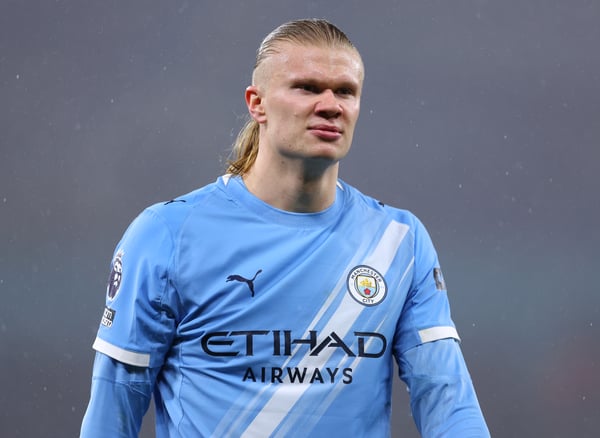 世界杯FIFA体育新闻:埃尔林·哈兰德缺席了上周末的足总杯比赛。/ Molly Darlington/Copa/Getty Images