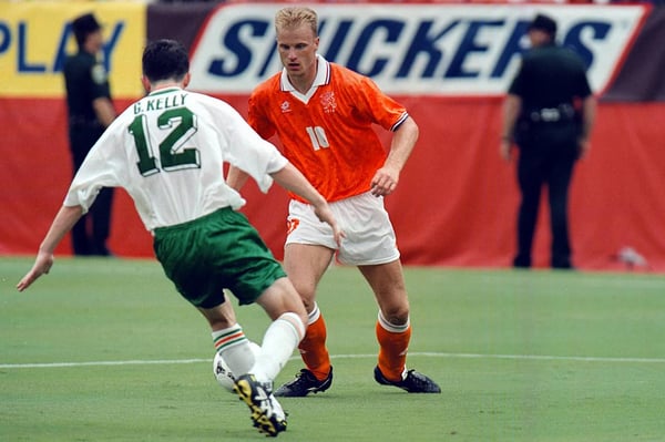 世界杯FIFA体育新闻：WK94 美国奥兰多 04 07 1994 荷兰 爱尔兰 2 0 丹尼斯·博格坎普和加里·凯利荷兰对决