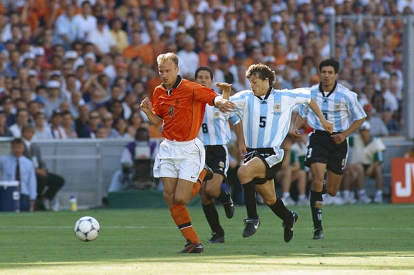 世界杯FIFA体育新闻：1998年世界杯马赛站，1998年7月4日，韦洛德罗姆球场，四分之一决赛，丹尼斯·博格坎普