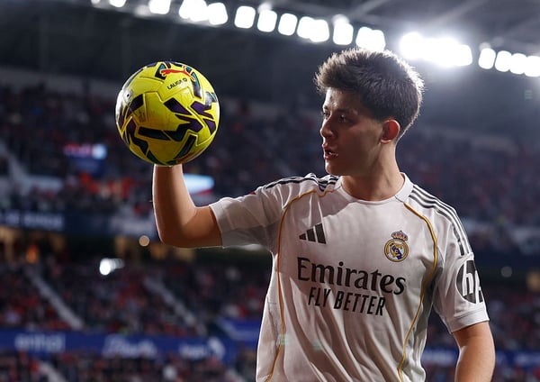世界杯FIFA体育新闻：阿尔达·居勒在周六的失利中未能发挥任何作用。/ David S. Bustamante/皇家马德里/Getty Images