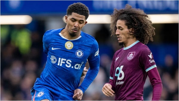 世界杯FIFA体育新闻：韦斯利·福法纳（左）和汉尼拔·梅布里都收到了令人震惊的信息。/ Sebastian Frej/MB Media/Getty Images