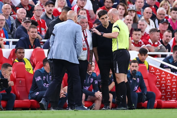 世界杯FIFA体育新闻：利物浦与伯恩茅斯的揭幕战因安托万·塞梅尼奥遭到种族歧视言论而被迫中止。/ Robbie Jay Barratt - AMA/Getty Images