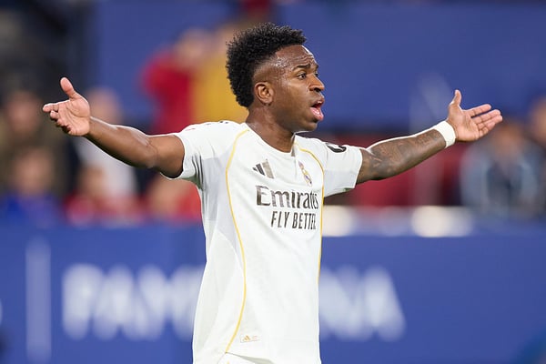 世界杯FIFA体育新闻:维尼修斯·儒尼奥尔的进球不足以挽回皇家马德里的败局。/ Ricardo Larreina/Europa Press/Getty Images