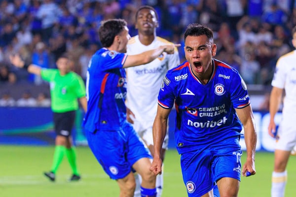 世界杯FIFA体育新闻：卡洛斯·罗德里格斯（蓝十字）