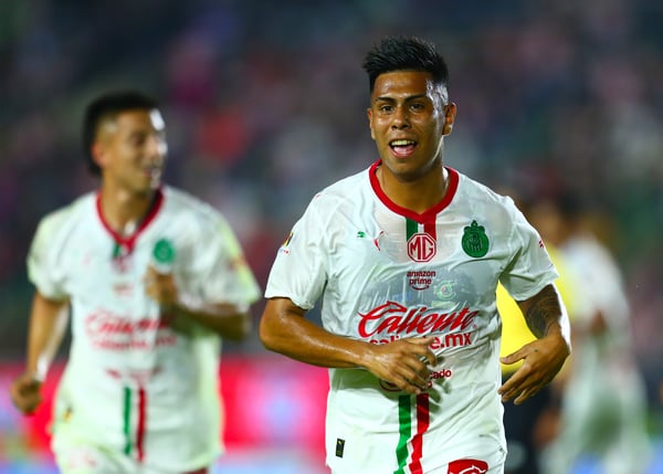 世界杯FIFA体育新闻：埃弗拉因·阿尔瓦雷斯近几个月来在芝华士队的表现堪称惊艳。/ Sergio Mejia/Getty Images