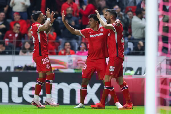 世界杯FIFA体育新闻：托卢卡的阿莱克西斯·维加和赫苏斯·加拉尔多