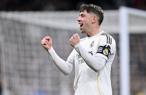 世界杯FIFA体育新闻:据信,费德里科·巴尔韦德已进入拜仁慕尼黑的引援名单。/ Burak Akbulut/Anadolu/Getty Images