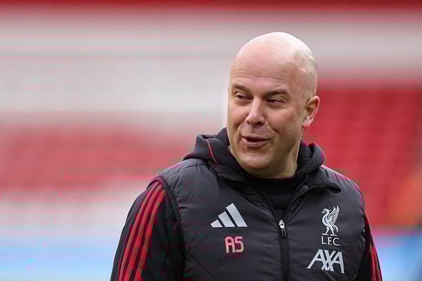 世界杯FIFA体育新闻:阿恩·斯洛特对里奥·恩古莫哈赞不绝口。/ James Holyoak/MB Media/Getty Images