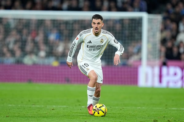 世界杯FIFA体育新闻：丹尼·塞瓦略斯将缺席一段时间的比赛。/ Oscar J. Barroso/Europa Press/Getty Images