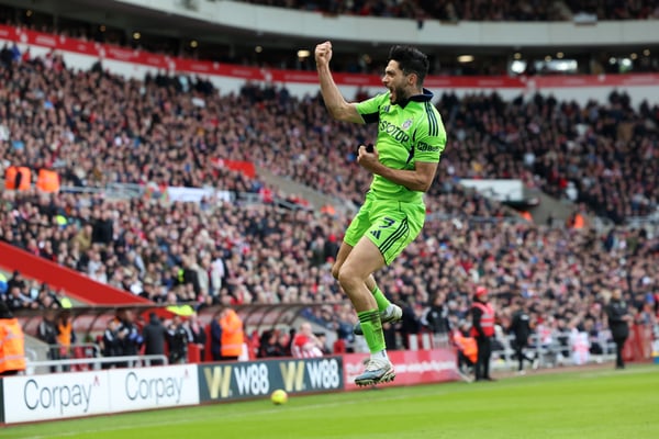 世界杯FIFA体育新闻:劳尔·希门尼斯也取得了进球。/ Mark Fletcher/MI News/NurPhoto/Getty Images