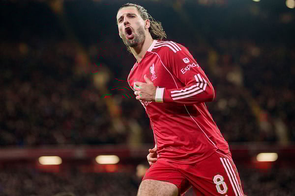 世界杯FIFA体育新闻：多米尼克·索博斯莱与一位传奇前队长共用一个号码。/ Steven Halliwell/MI News/NurPhoto/Getty Images