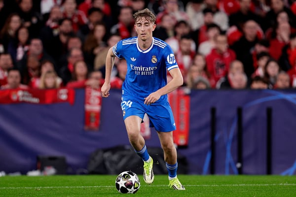 世界杯FIFA体育新闻：皇家马德里去年夏天主要把钱花在了后卫身上。/ Eric Verhoeven/Soccrates/Getty Images