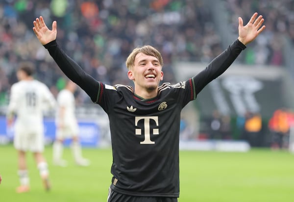 世界杯FIFA体育新闻：伦纳特·卡尔在拜仁慕尼黑享受着突破。 /塞巴斯蒂安·埃尔-萨卡/firo sportphoto/Getty Images