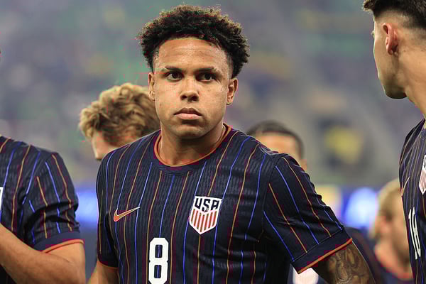 世界杯FIFA体育新闻：麦肯尼在波切蒂诺的计划中时而出现时而消失。/ Daniel Jefferson/USSF/Getty Images