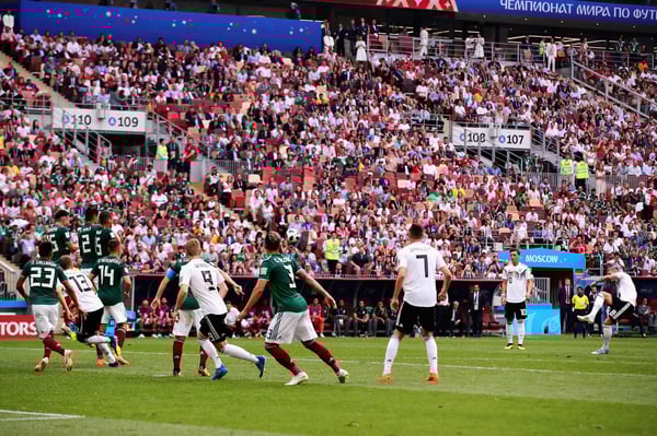 世界杯FIFA体育新闻:托尼·克罗斯在2018年俄罗斯世界杯对阵墨西哥的比赛中主罚任意球