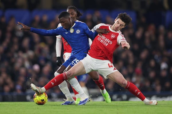 世界杯FIFA体育新闻:莫伊塞斯·凯塞多(左)和德克兰·赖斯(右)是当今最优秀的两位摄影师。/ Catherine Ivill/AMA/Getty Images