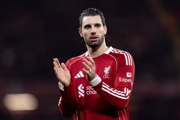 世界杯FIFA体育新闻：多名利物浦球员与离队传闻联系在一起。/ Gaspafotos/MB Media/Getty Images