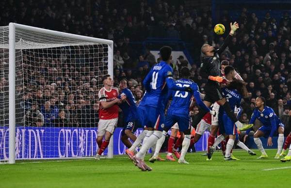 世界杯FIFA体育新闻:阻止阿森纳的角球对切尔西至关重要。/ Ben STANSALL/AFP/Getty Images