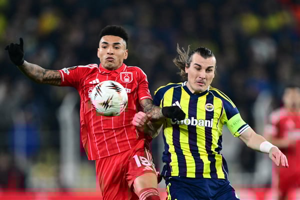 世界杯FIFA体育新闻:伊戈尔·热苏斯代表诺丁汉森林队出战对阵费内巴切的比赛