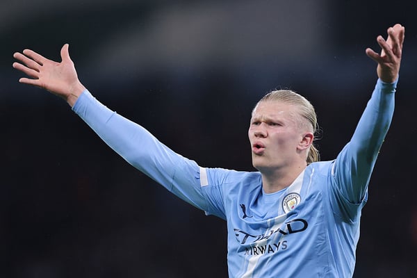 世界杯FIFA体育新闻:埃尔林·哈兰德意外缺席了在埃兰路球场的比赛。/ James Gill/Danehouse/Getty Images