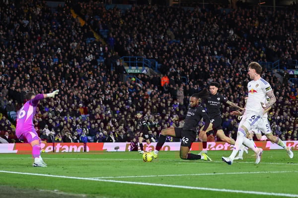 世界杯FIFA体育新闻：安托万·塞梅尼奥（中）在哈兰德缺席的情况下进球。 /罗比·杰伊·巴拉特/AMA/盖蒂图片社