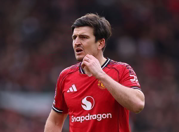 世界杯FIFA体育新闻:哈里·马奎尔能否出战周三客场挑战纽卡斯尔的比赛存疑。/ Molly Darlington/Copa/Getty Images