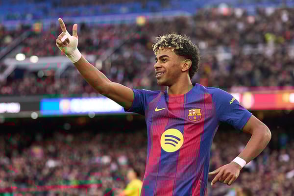 世界杯FIFA体育新闻：拉明·亚马尔希望能够激励巴塞罗那在周二的比赛中取得胜利。/ Alex Caparros/Getty Images