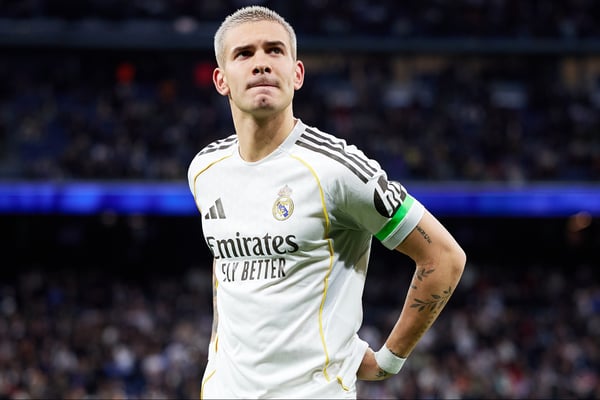 世界杯FIFA体育新闻：弗朗哥·马斯坦图诺尚未在皇家马德里站稳脚跟。/ Alvaro Medranda/Quality Sport Images/Getty Images