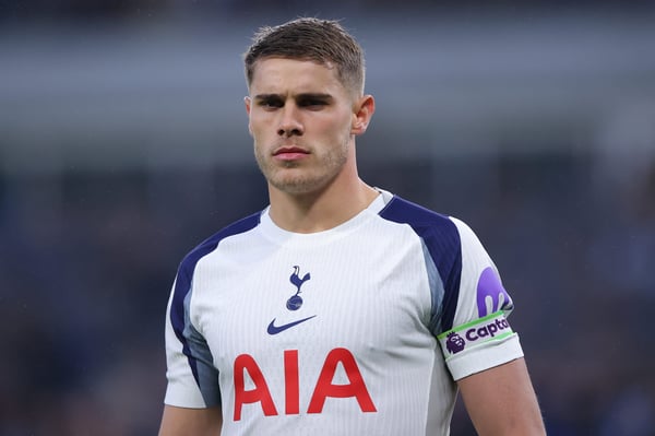 世界杯FIFA体育新闻：米奇·范德文在利物浦拥有不少仰慕者。/ James Gill/Danehouse/Getty Images