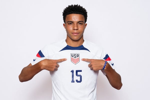 世界杯FIFA体育新闻:诺亚凯·班克斯代表美国国家男子足球队参加了2023年U-17世界杯。/ Alex Caparros/FIFA/Getty Images