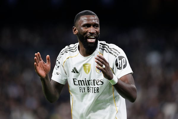 世界杯FIFA体育新闻：安东尼奥·吕迪格已不再是皇家马德里可靠的选择。/ Guillermo Martinez/NurPhoto/Getty Images