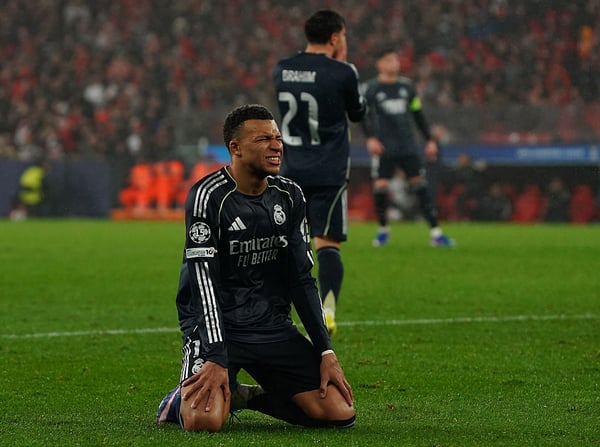 世界杯FIFA体育新闻：基利安·姆巴佩将无限期缺阵。/ Gualter Fatia/Getty Images