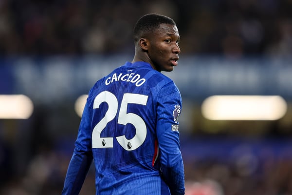 世界杯FIFA体育新闻：莫伊塞斯·凯塞多需要小心。 /罗宾·琼斯/盖蒂图片社