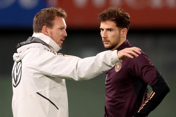 世界杯FIFA体育新闻：德国队训练期间，朱利安·纳格尔斯曼和莱昂·戈雷茨卡