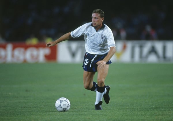 世界杯FIFA体育新闻：1990年意大利世界杯四分之一决赛，保罗·加斯科因代表英格兰队在意大利那不勒斯圣保罗球场对阵喀麦隆队。