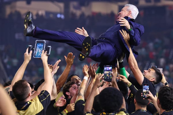 世界杯FIFA体育新闻：哈维尔·阿吉雷