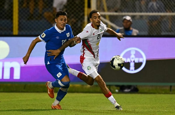 世界杯FIFA体育新闻：苏里南的贾登·蒙诺 v 萨尔瓦多