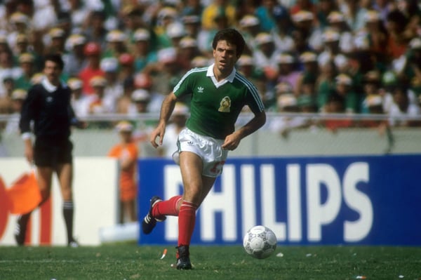 世界杯FIFA体育新闻：哈维尔·阿吉雷代表墨西哥参加1986年世界杯