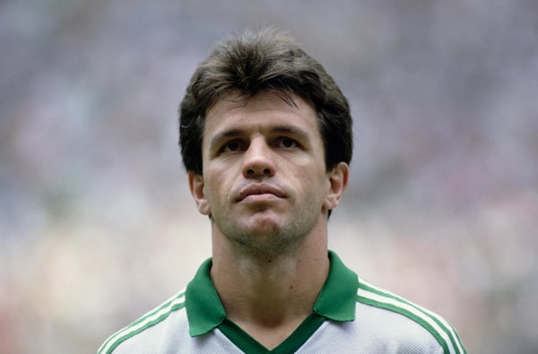 世界杯FIFA体育新闻：哈维尔·阿吉雷在1986年世界杯墨西哥队的比赛中