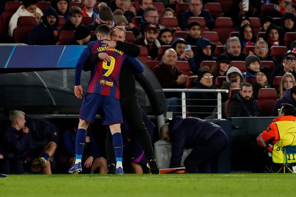 世界杯FIFA体育新闻：汉斯·弗里克一直乐于轮换莱万多夫斯基。/ David Ramirez/Soccrates/Getty Images