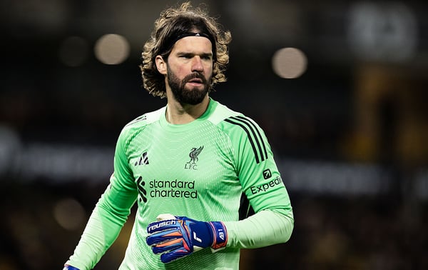 世界杯FIFA体育新闻：阿利松还能再签一份大合同。/ Andrew Kearns/CameraSport/Getty Images