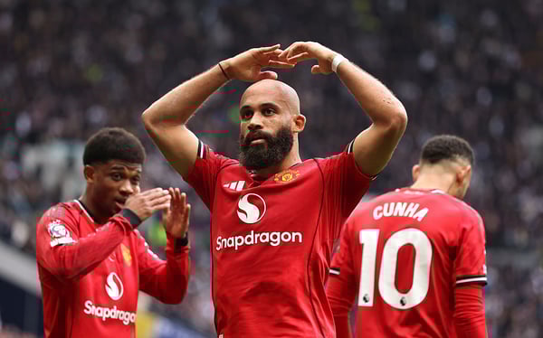 世界杯FIFA体育新闻:布莱恩·姆贝莫在曼联的职业生涯开局非常出色。/ Alex Pantling/Getty Images