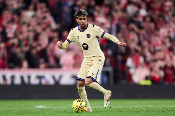 世界杯FIFA体育新闻：拉明·亚马尔效力于巴塞罗那