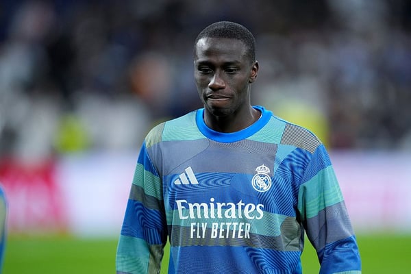 世界杯FIFA体育新闻:费兰·门迪有望在周三晚对阵曼城的比赛中首发。/ Oscar J. Barroso/Europa Press/Getty Images